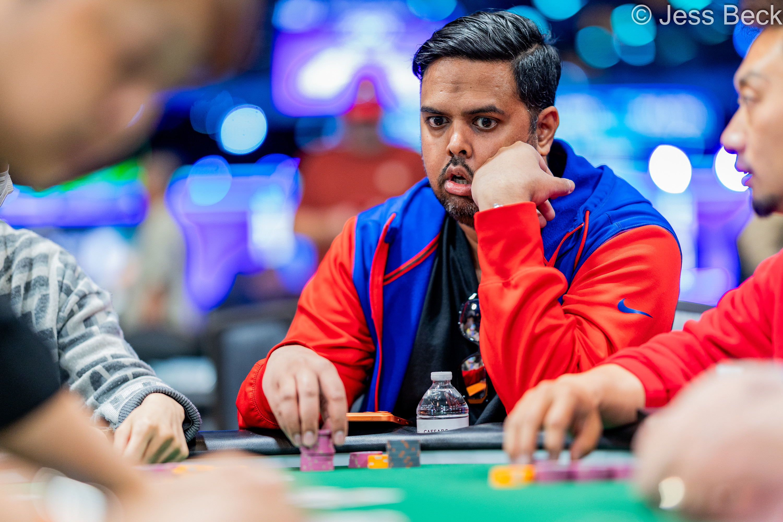 WSOP 主赛事泡沫期上演“清一色”VS“葫芦”的世纪对决 - AG真人娱乐 - AG真人