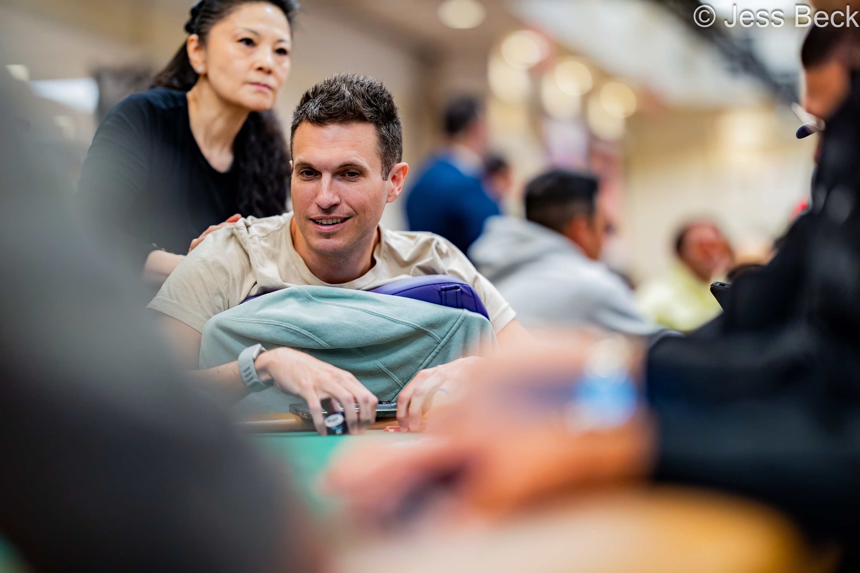 德州扑克传奇道格·波尔克的疯狂WSOP主赛事首日：一小时内经历生死轮回 - AG真人官网